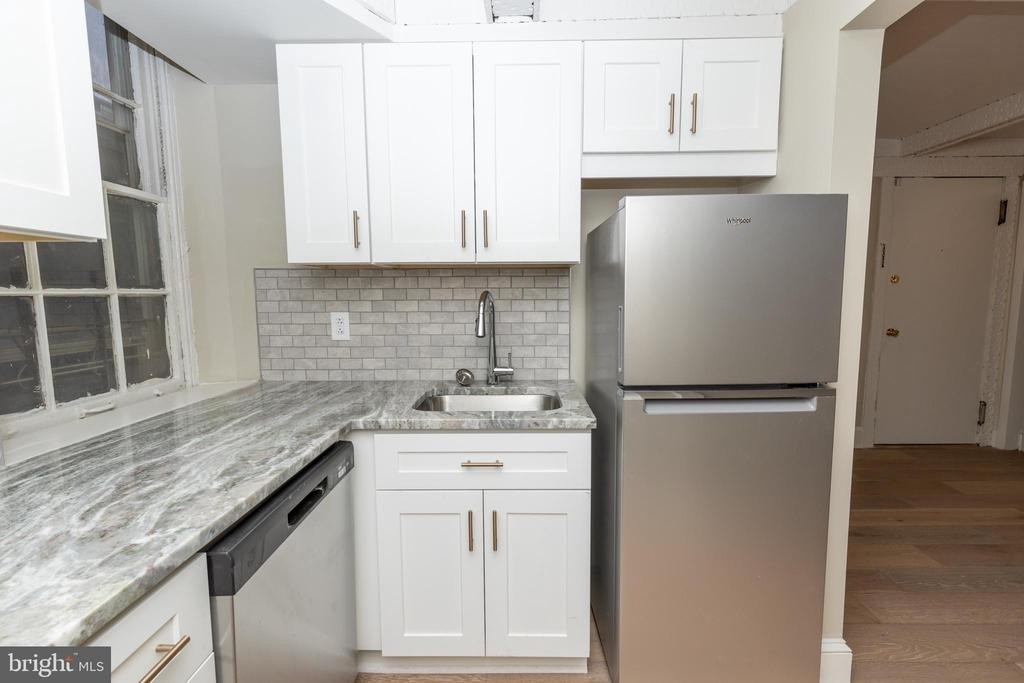 901 Clinton Street - Photo 9