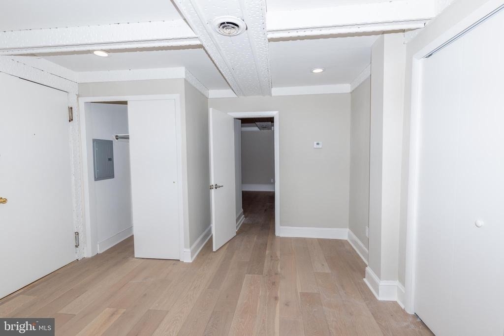 901 Clinton Street - Photo 13