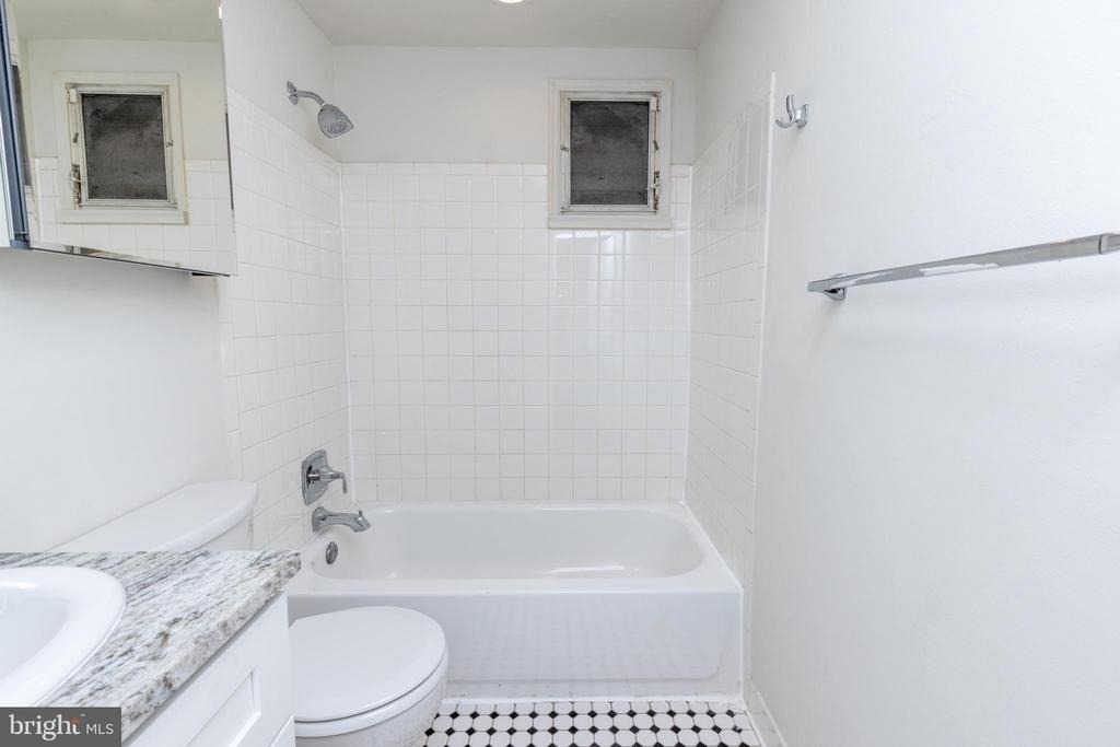 901 Clinton Street - Photo 10