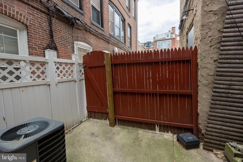 901 Clinton Street - Photo 20