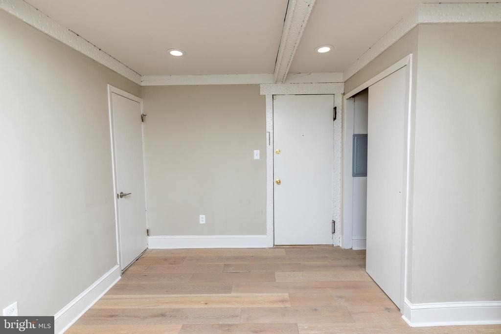 901 Clinton Street - Photo 4