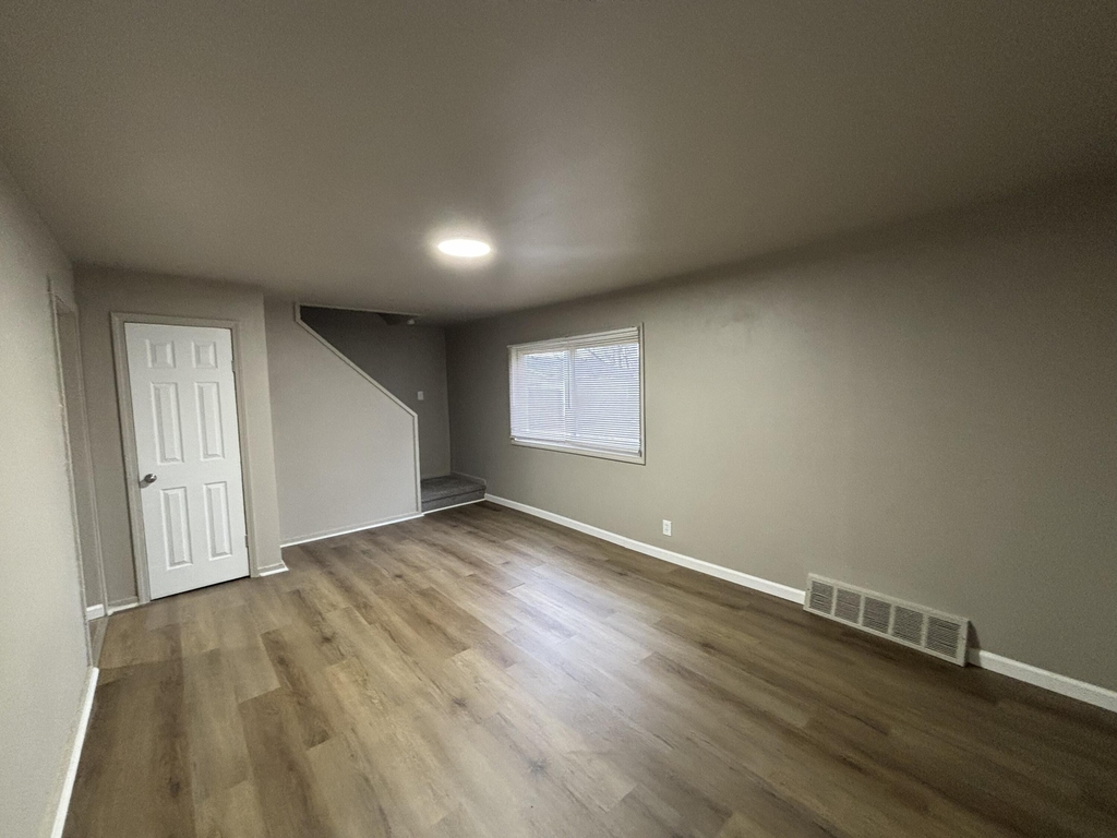 31807 Tuscola Court - Photo 2