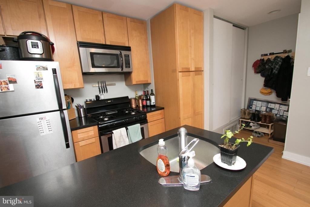 2351 Christian Street - Photo 10