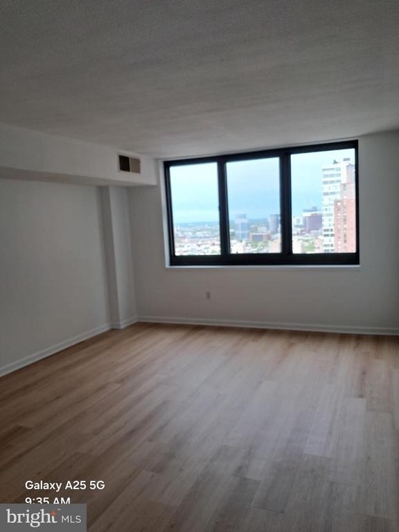 1420 Locust Street - Photo 4
