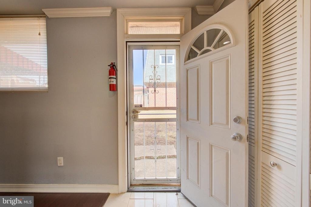 1119 W Master Street - Photo 1