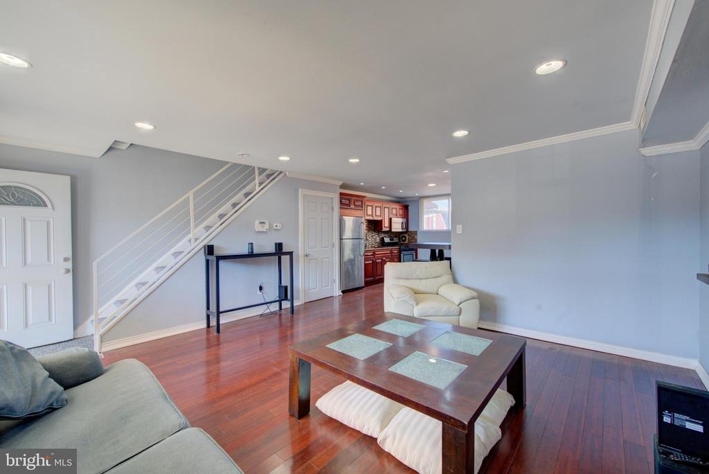 1119 W Master Street - Photo 3