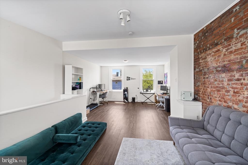 107 W Master Street - Photo 23