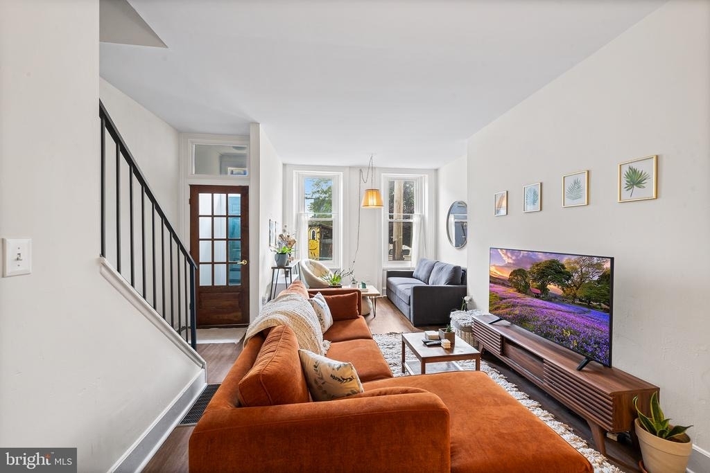 107 W Master Street - Photo 6