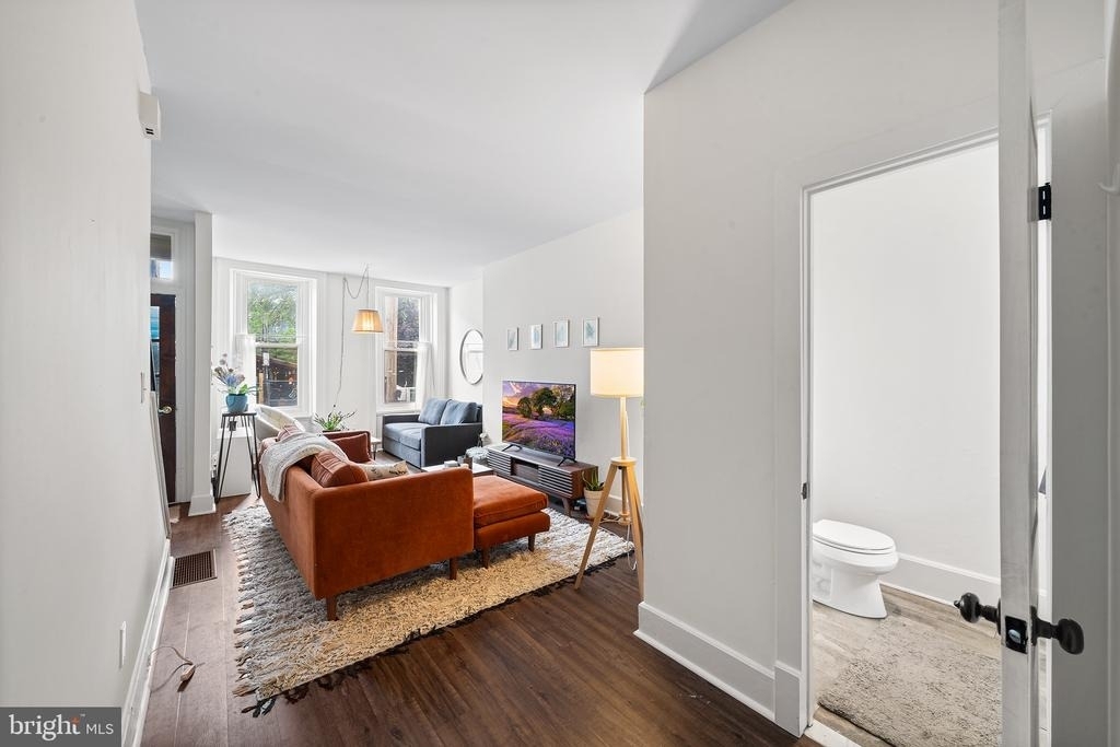 107 W Master Street - Photo 7