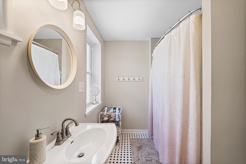 107 W Master Street - Photo 17