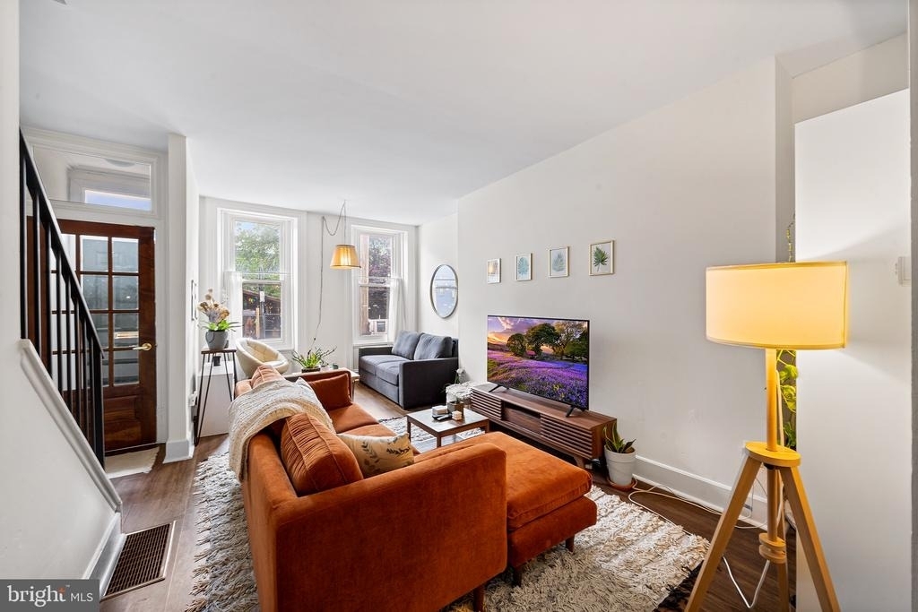 107 W Master Street - Photo 0