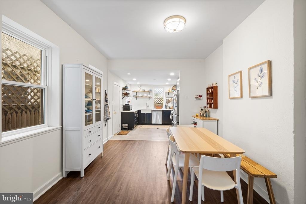 107 W Master Street - Photo 8