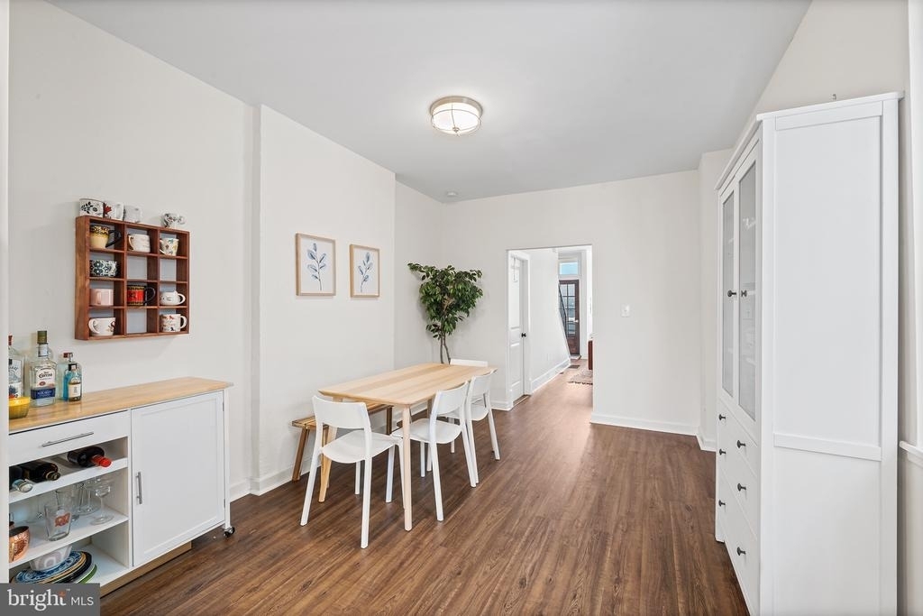 107 W Master Street - Photo 9