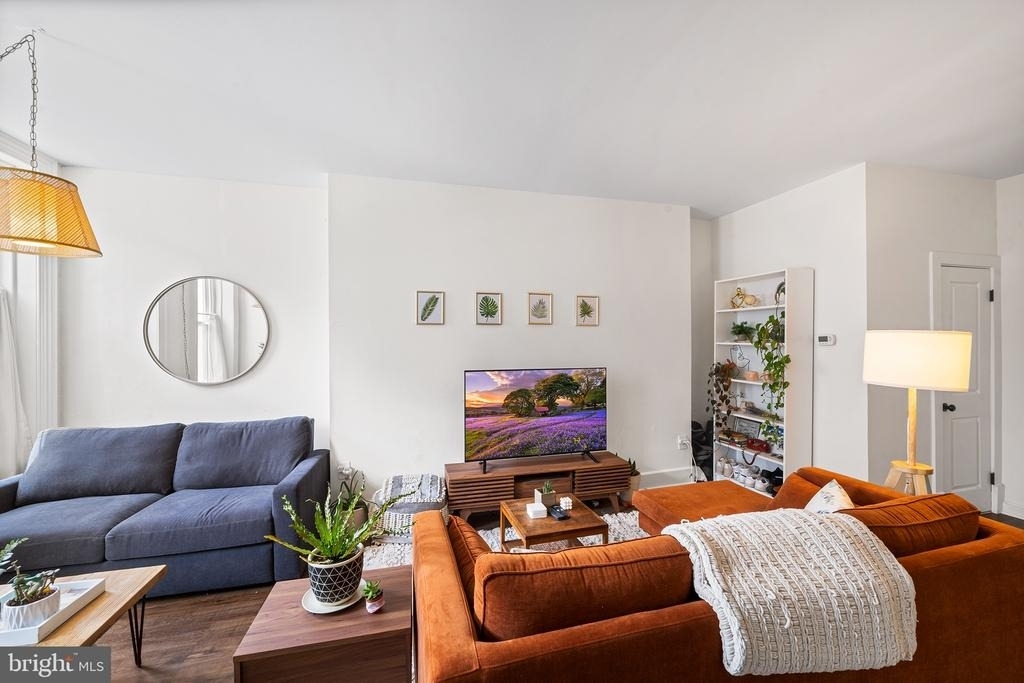 107 W Master Street - Photo 4