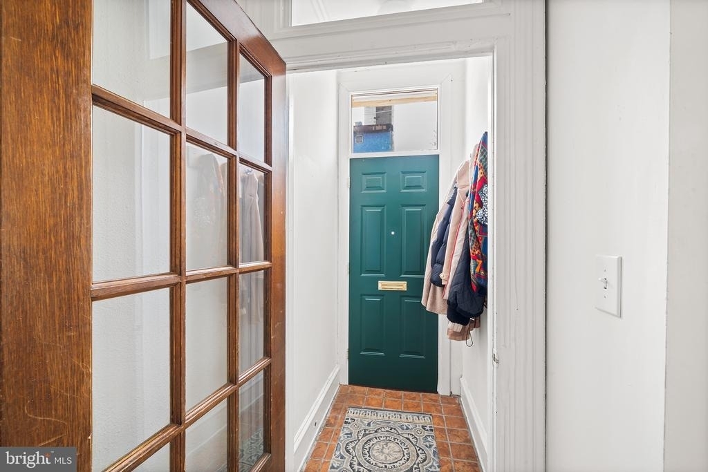 107 W Master Street - Photo 2