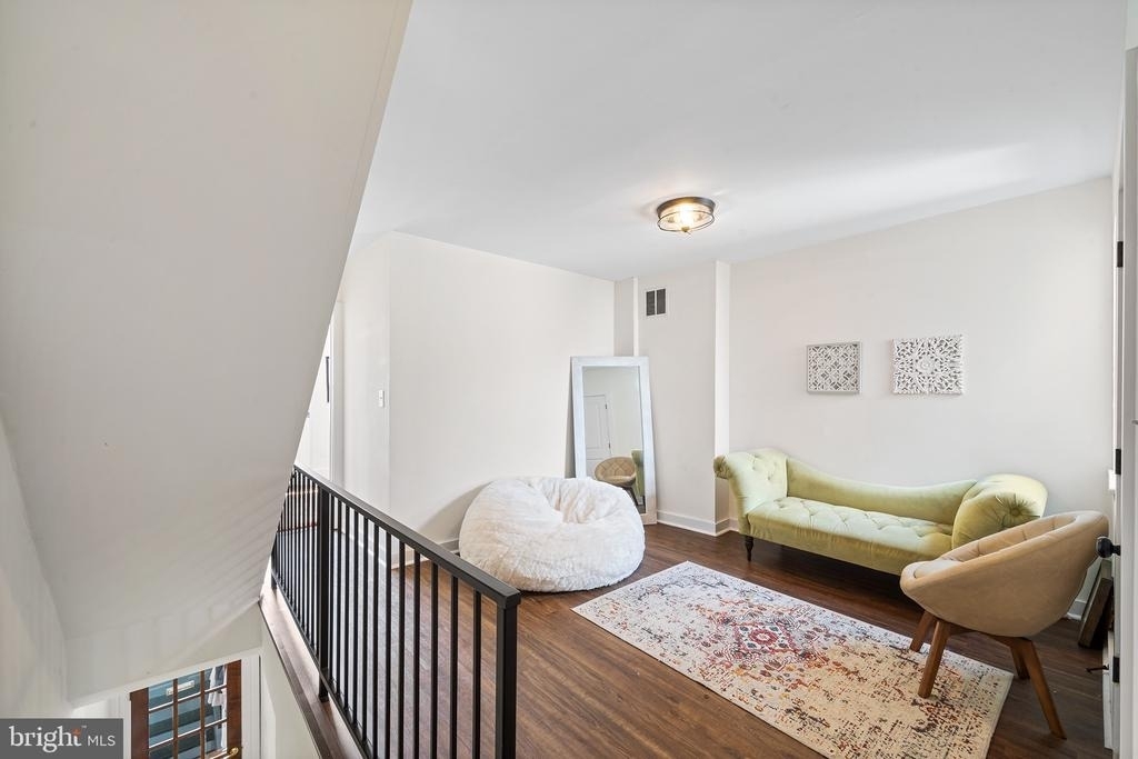 107 W Master Street - Photo 14