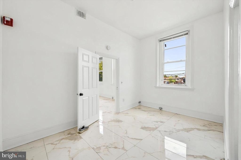 1854 Germantown Avenue - Photo 13
