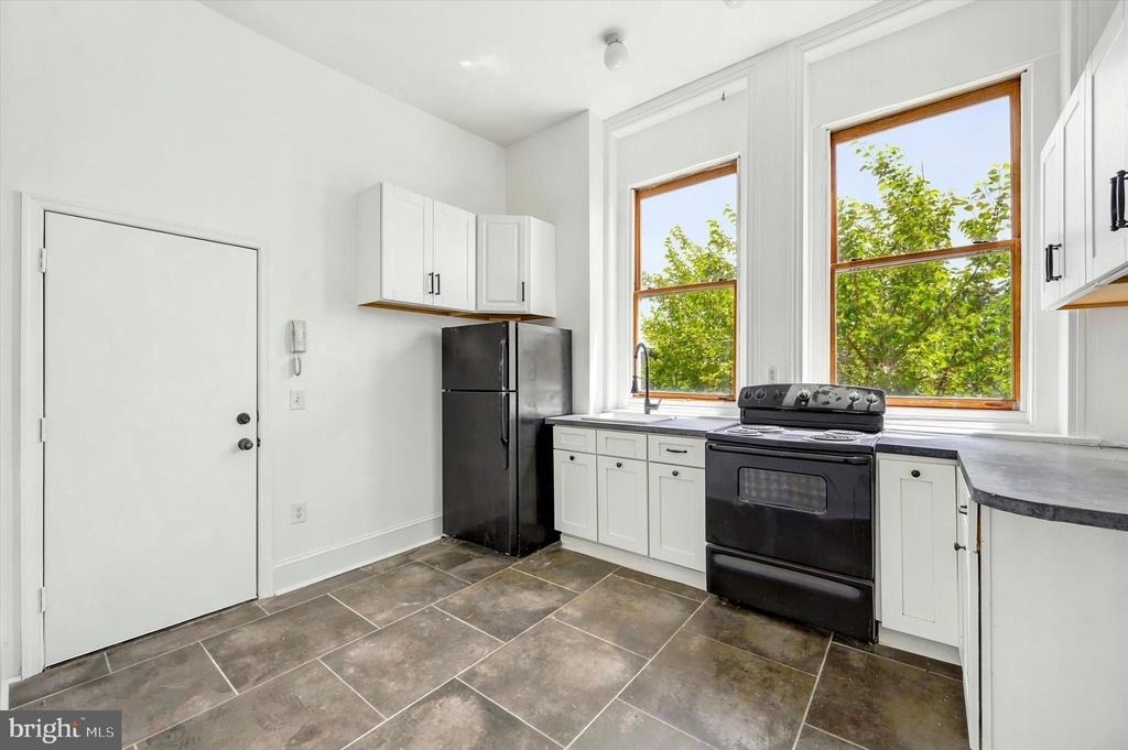 1854 Germantown Avenue - Photo 1