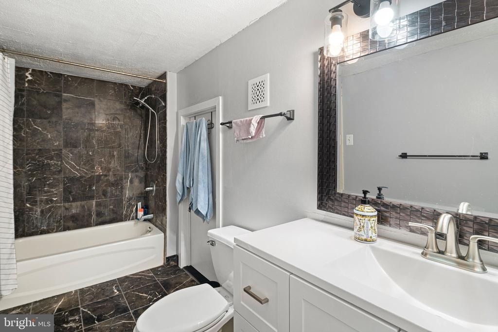 1027 Arch Street - Photo 9