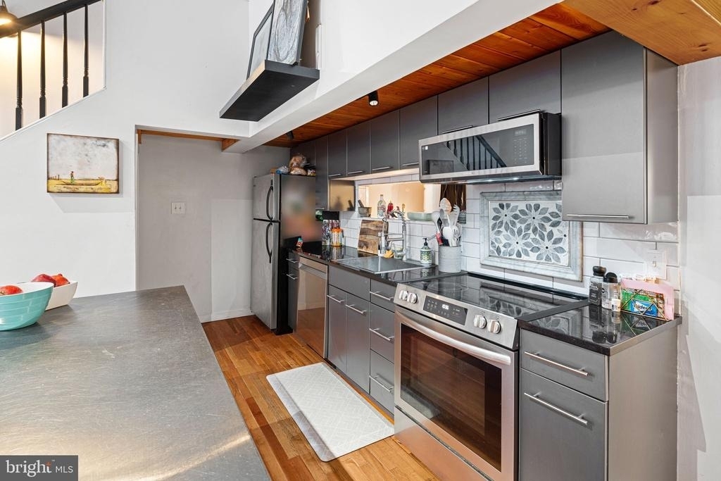 1027 Arch Street - Photo 5