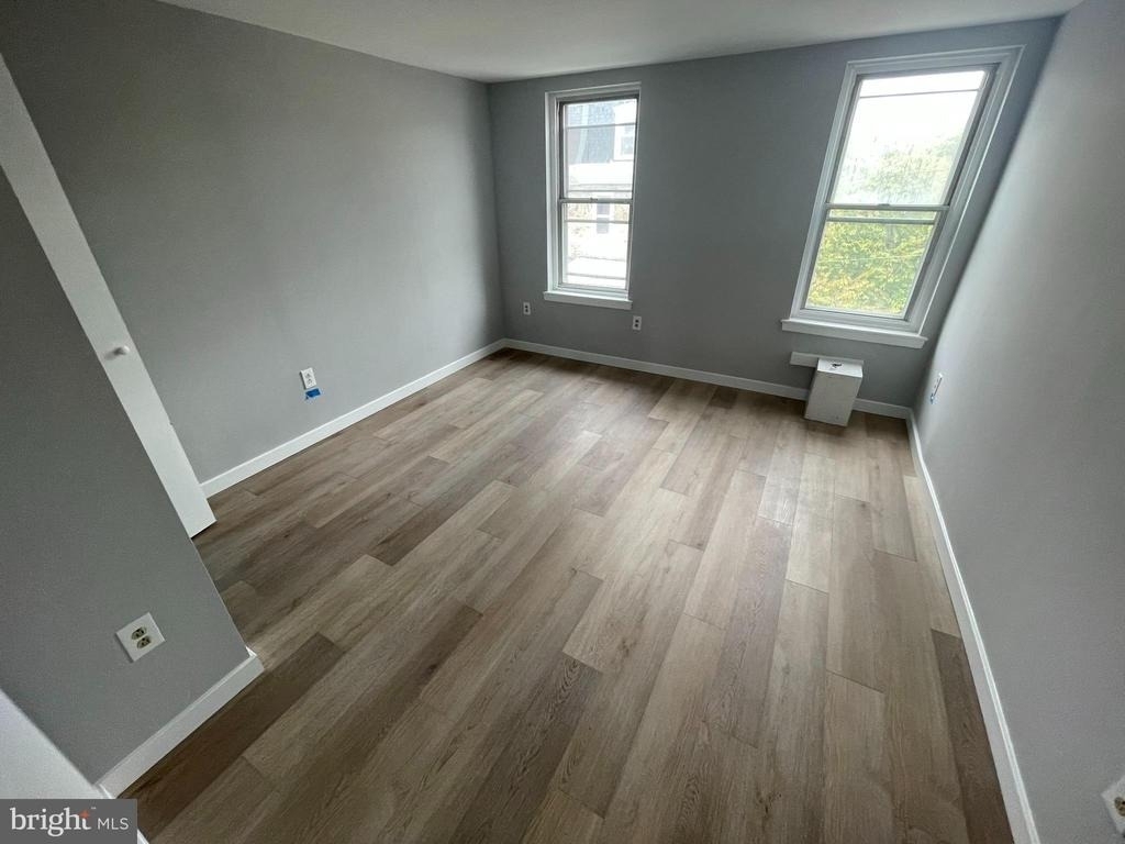 3500 Ainslie Street - Photo 3