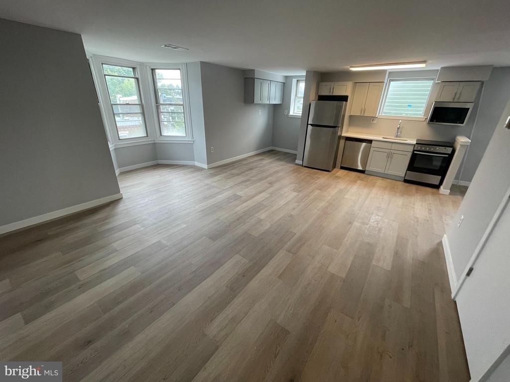 3500 Ainslie Street - Photo 0