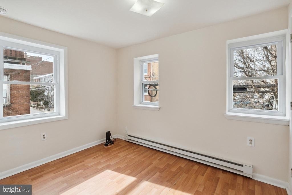 1305 N Lawrence Street - Photo 3