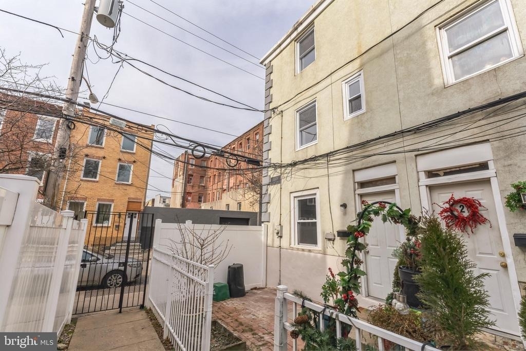 1305 N Lawrence Street - Photo 1