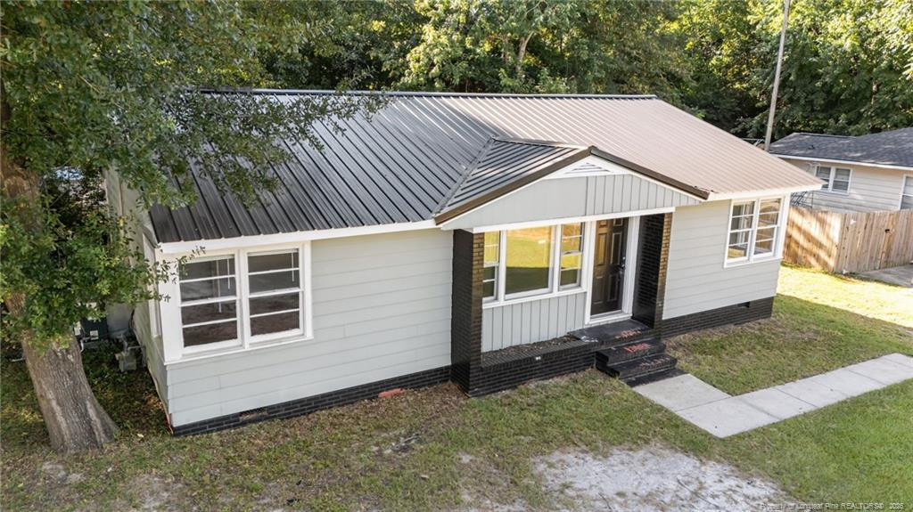821 Sandalwood Drive - Photo 1