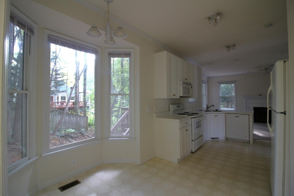 1437 Opal Court - Photo 10