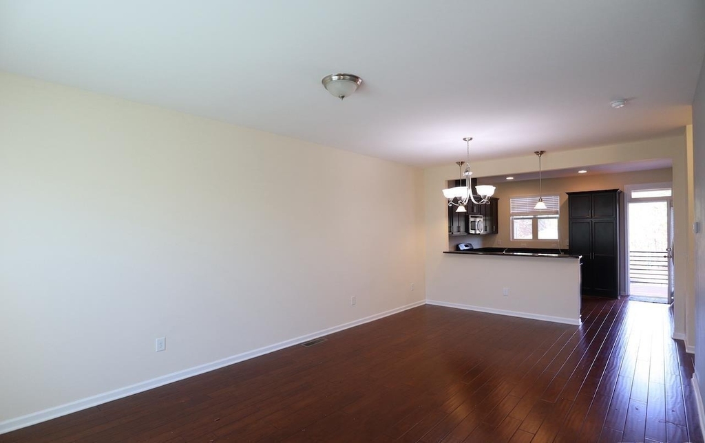 1517 Crafton Way - Photo 4