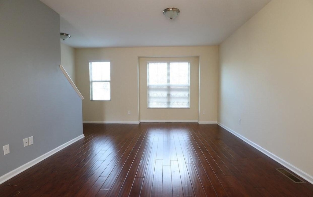 1517 Crafton Way - Photo 2