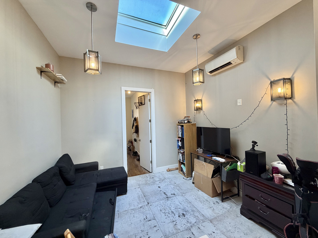 Graham Avenue - Photo 3