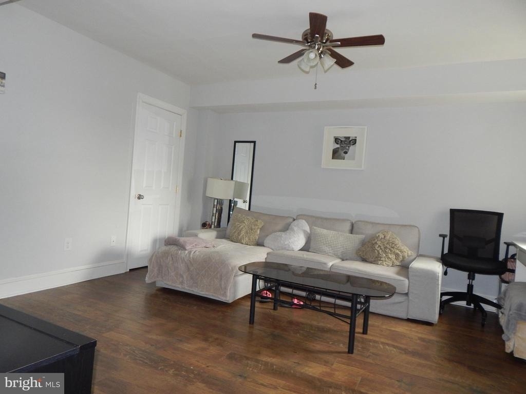 245 Noble Street - Photo 2