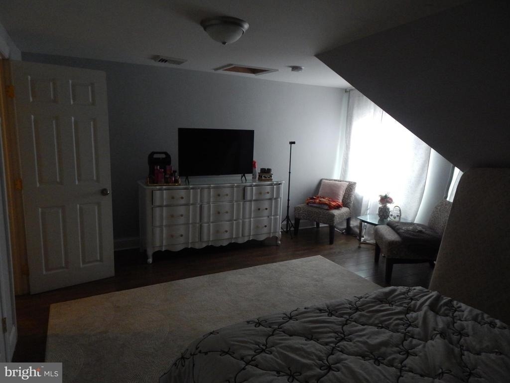 245 Noble Street - Photo 7