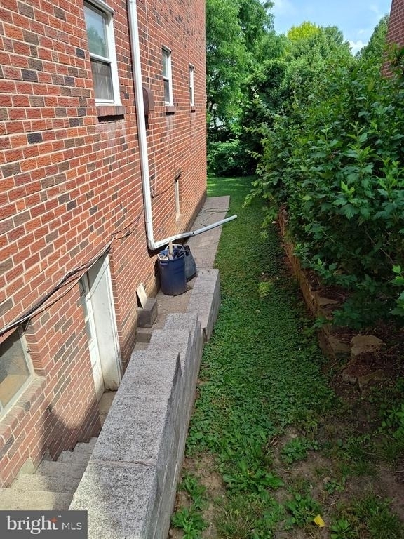 136 N Sylvania Avenue - Photo 15