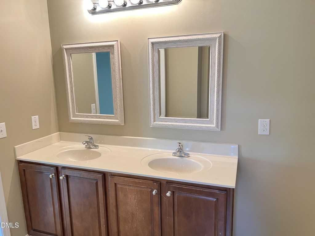936 Bentbury Way - Photo 13
