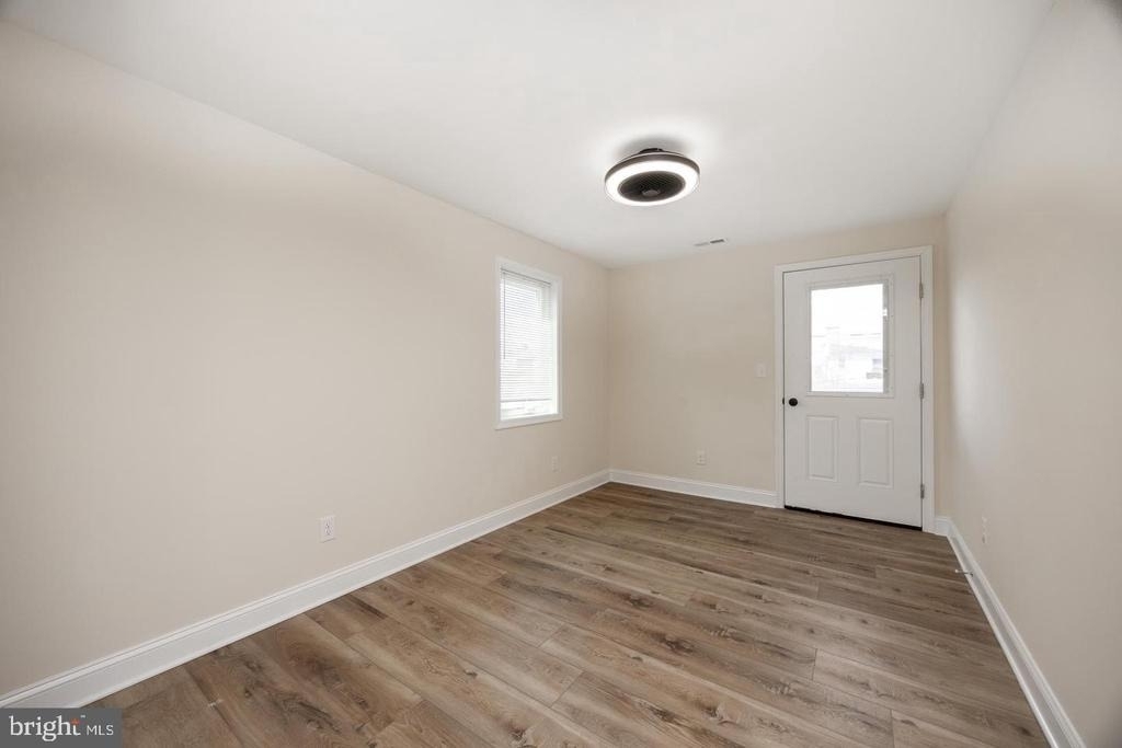 325 W Barnard Street W - Photo 32