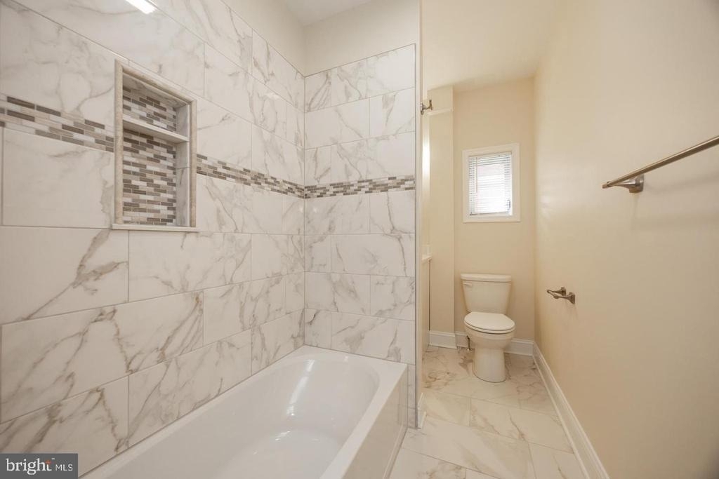 325 W Barnard Street W - Photo 11