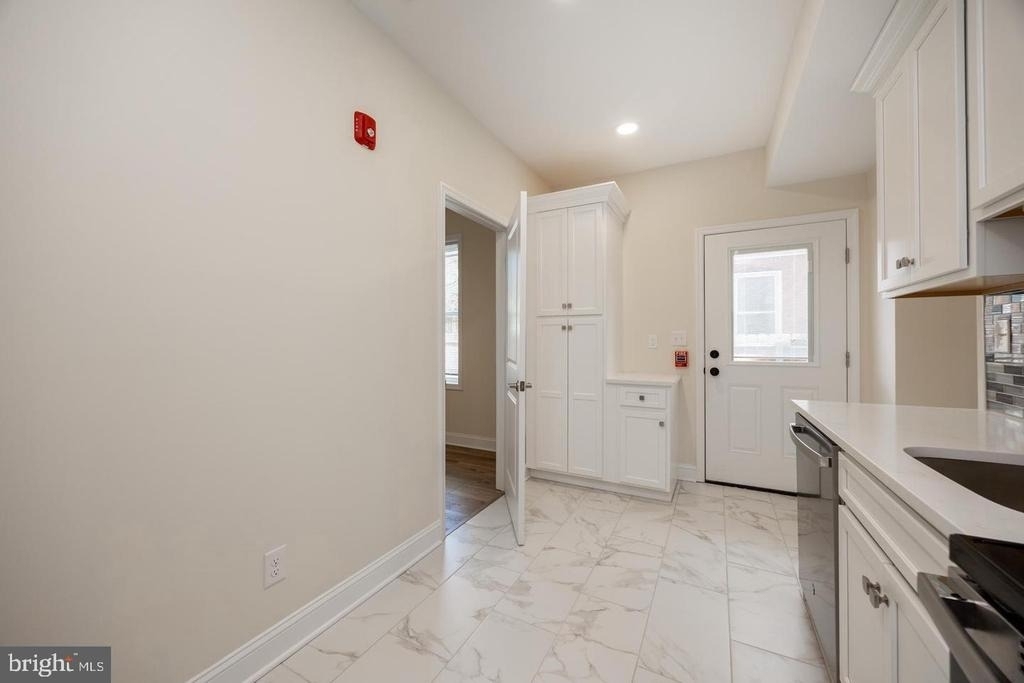 325 W Barnard Street W - Photo 7