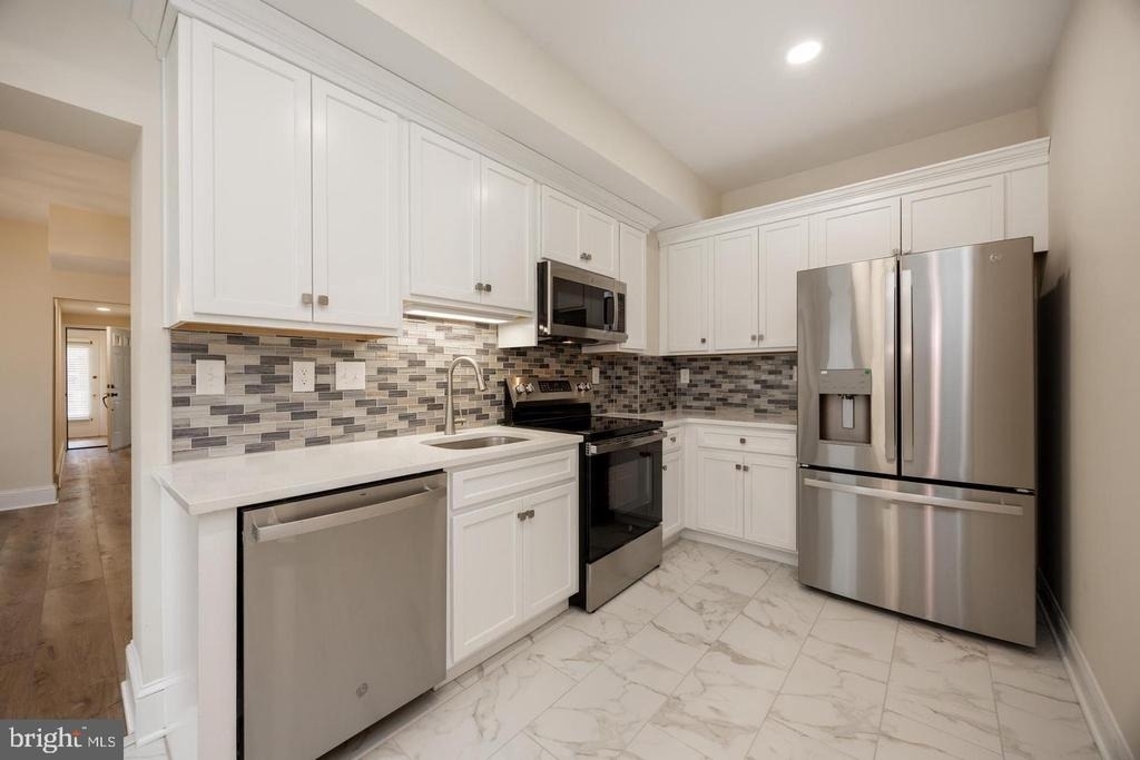 325 W Barnard Street W - Photo 6