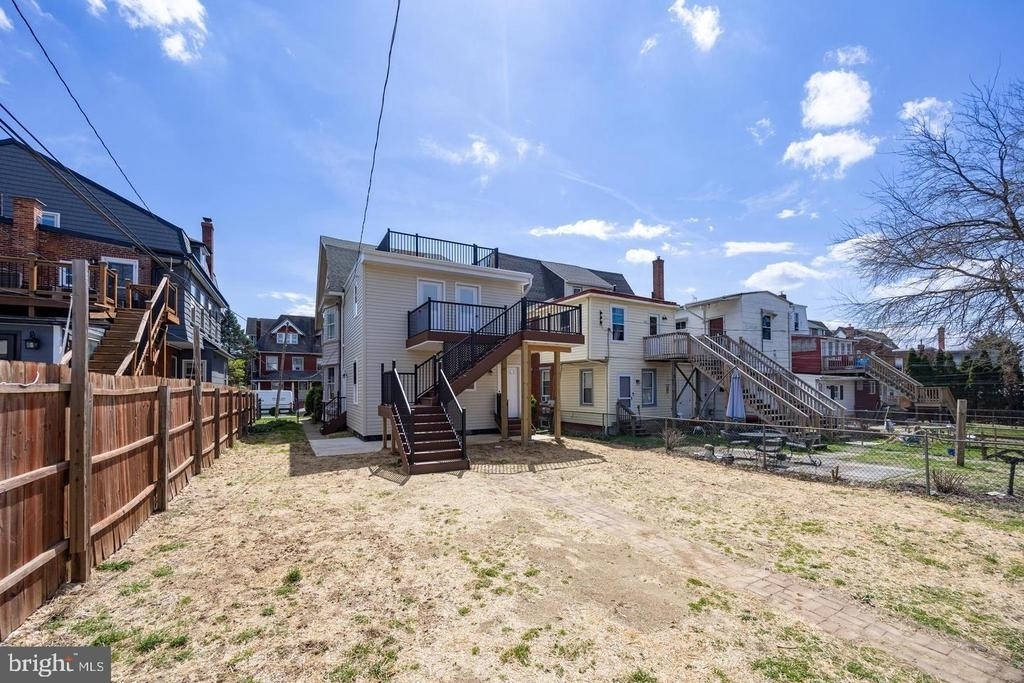 325 W Barnard Street W - Photo 54