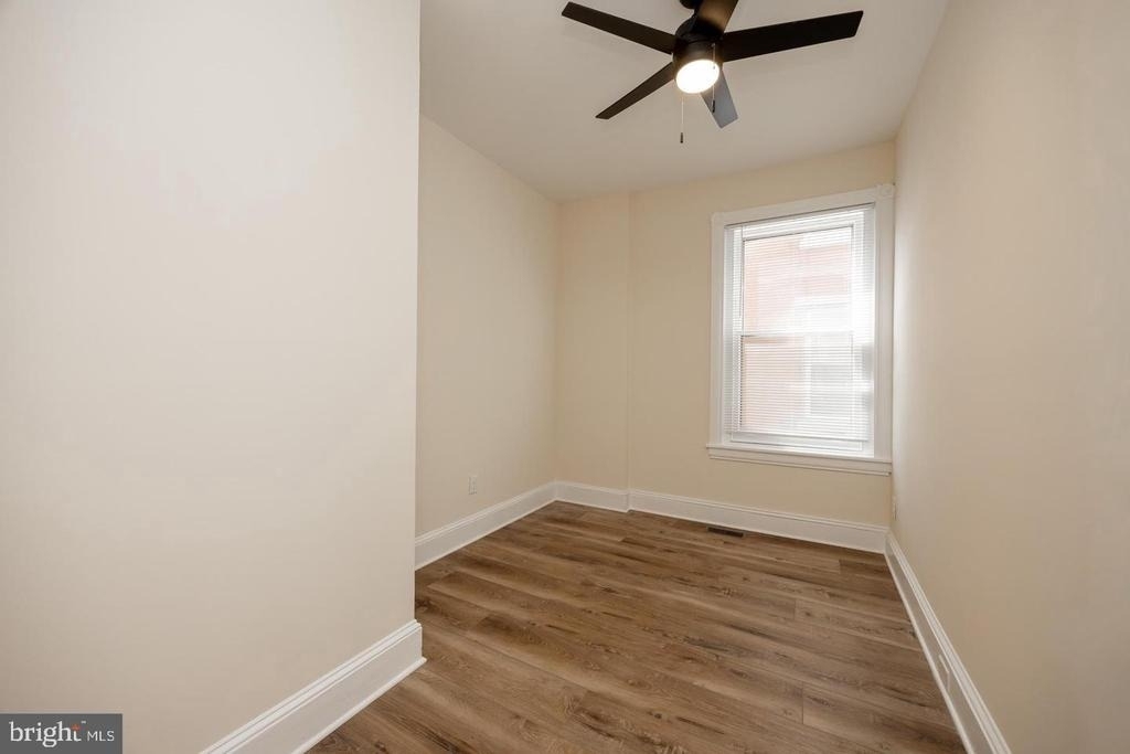 325 W Barnard Street W - Photo 12
