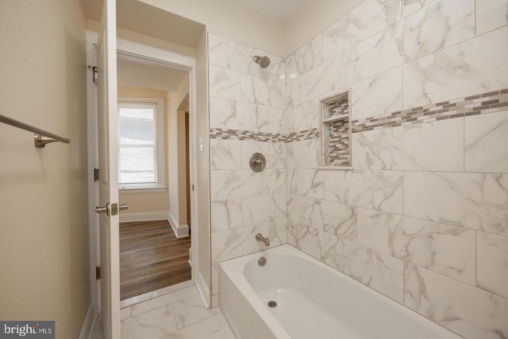 325 W Barnard Street W - Photo 10