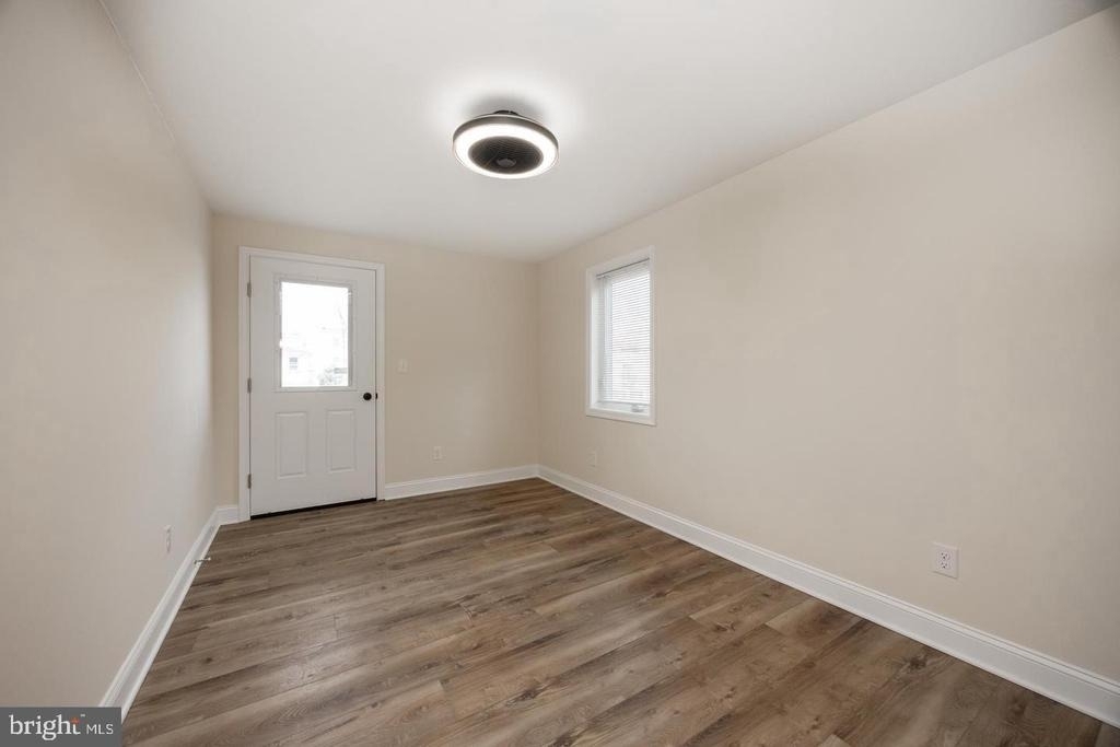 325 W Barnard Street W - Photo 34