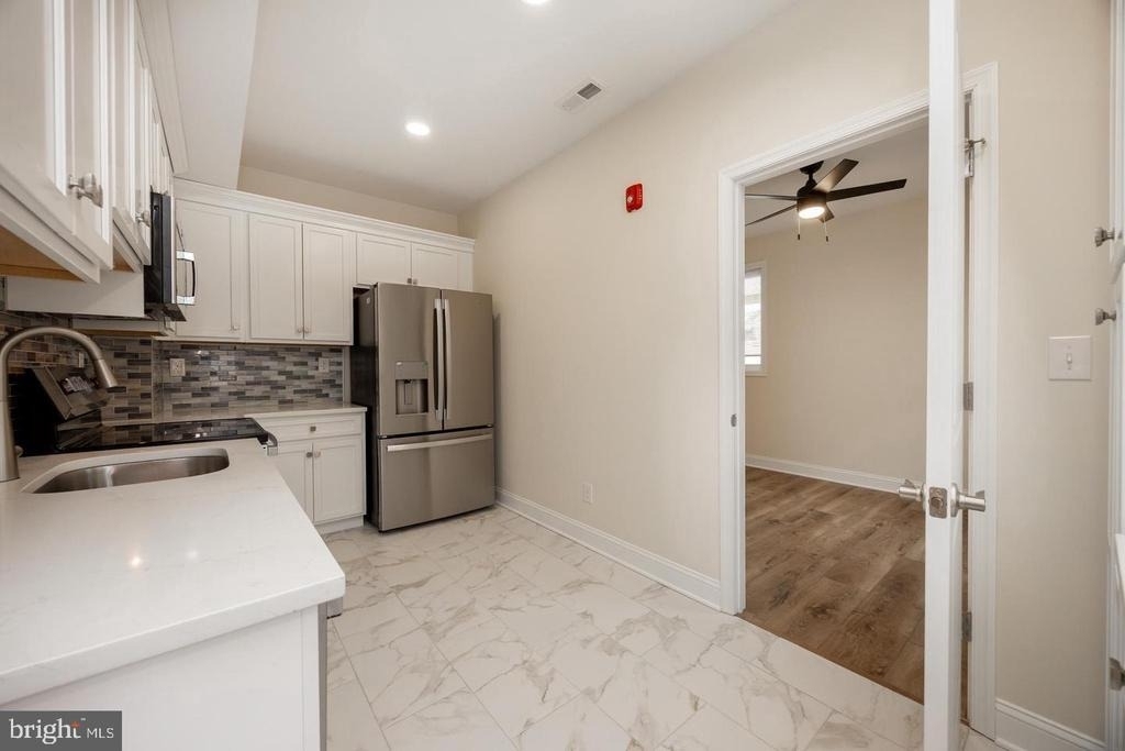 325 W Barnard Street W - Photo 8
