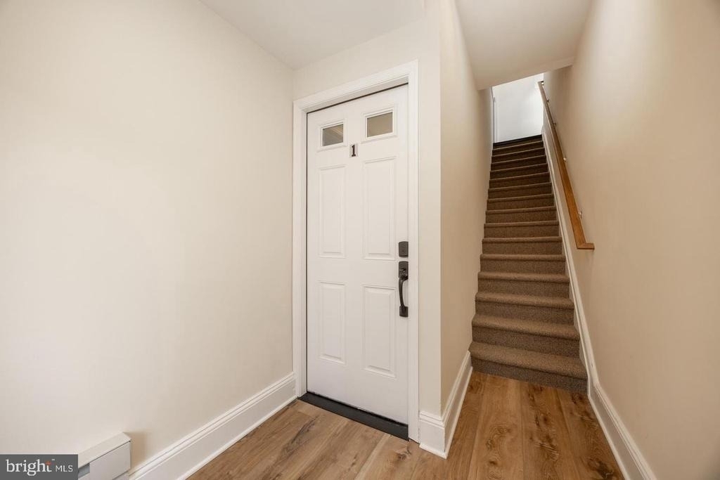 325 W Barnard Street W - Photo 3