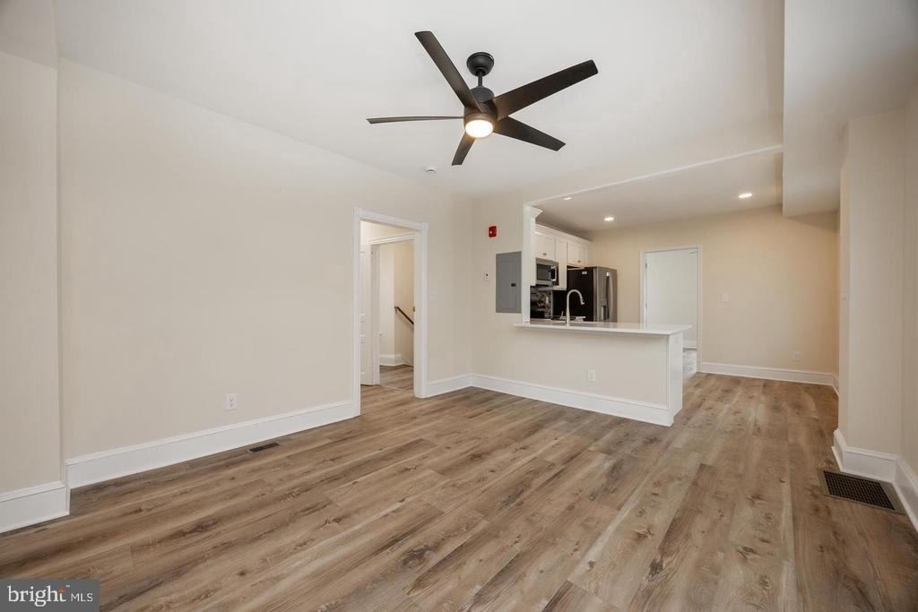 325 W Barnard Street W - Photo 26