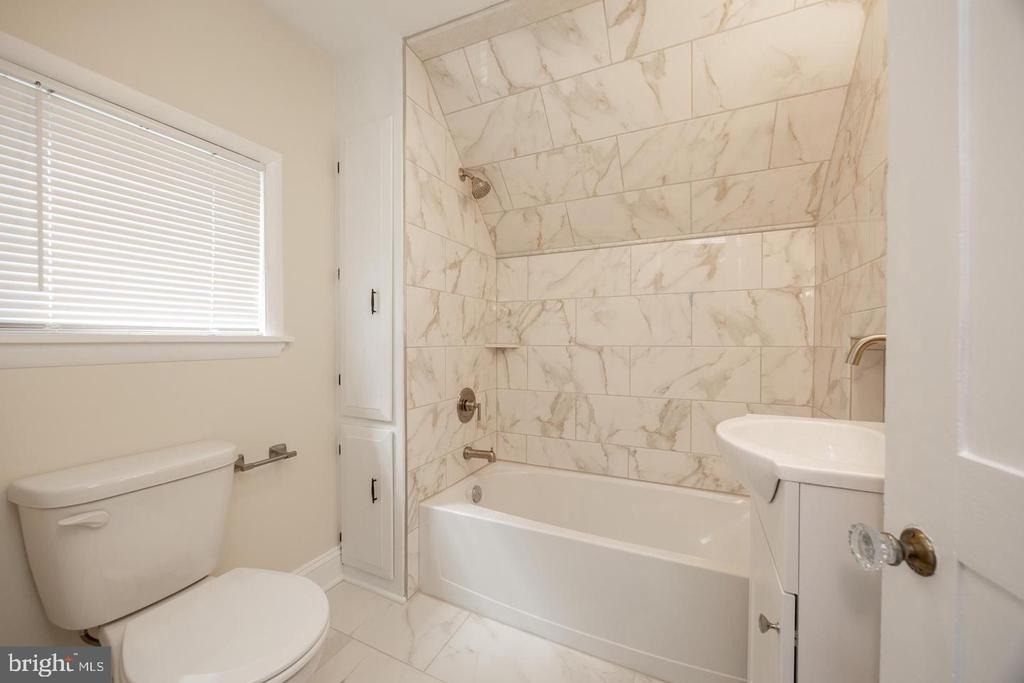 325 W Barnard Street W - Photo 50