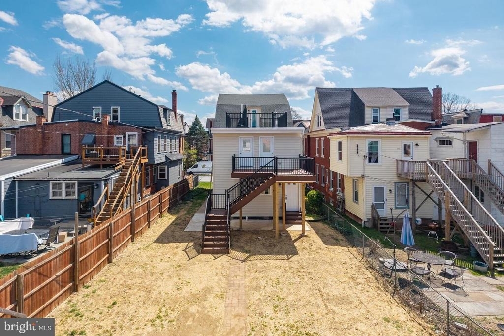 325 W Barnard Street W - Photo 53